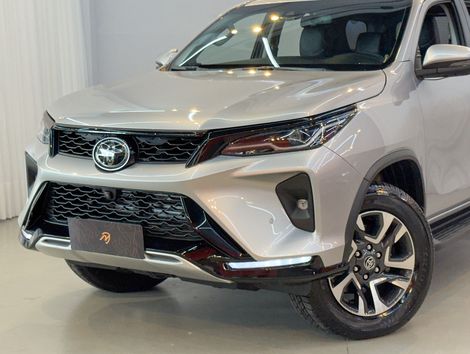 Toyota Hilux SW4 SRX Plat. 4x4 2.8 TB Die. Aut.