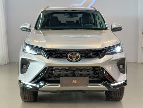 Toyota Hilux SW4 SRX Plat. 4x4 2.8 TB Die. Aut.