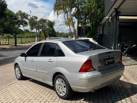 Ford Focus Sedan 1.6/1.6 Flex 8V/16V 4p Mec.