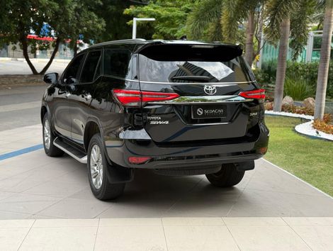 Toyota Hilux SW4 SRX 4x4 2.8 TDI 16V Dies. Aut.