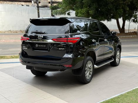 Toyota Hilux SW4 SRX 4x4 2.8 TDI 16V Dies. Aut.