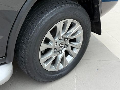 Toyota Hilux SW4 SRX 4x4 2.8 TDI 16V Dies. Aut.