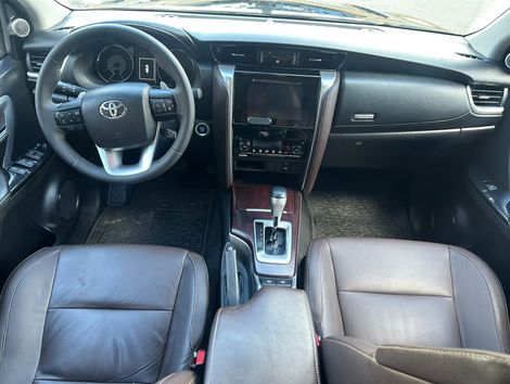 Toyota Hilux SW4 SRV 4x2 2.7 Flex 16V Aut.