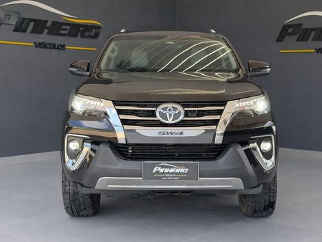 Toyota Hilux SW4 SRX Diamo. 4x4 2.8 TB Die Aut.