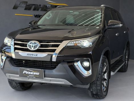 Toyota Hilux SW4 SRX Diamo. 4x4 2.8 TB Die Aut.