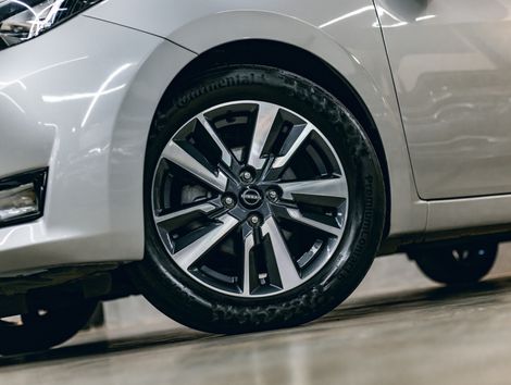 Nissan VERSA Advance 1.6 16V Flex Aut.