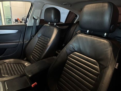 VolksWagen Passat TB 2.0 FSI/TSI 211cv Tiptronic 4p