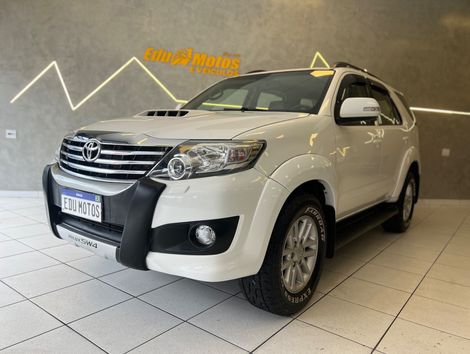 Toyota Hilux SW4 SRV D4-D 4x4 3.0 TDI Dies. Aut