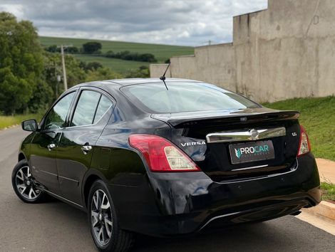 Nissan VERSA UNIQUE 1.6 16V Flex 4p Mec.