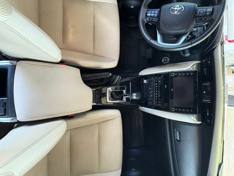 Toyota Hilux SW4 Diamond 2.8 TB 4x4 Die. Aut.