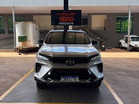 Toyota Hilux SW4 Diamond 2.8 TB 4x4 Die. Aut.