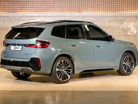 BMW iX 1 xDrive 30 M Sport (Elétrico)