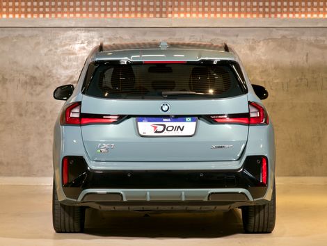 BMW iX 1 xDrive 30 M Sport (Elétrico)