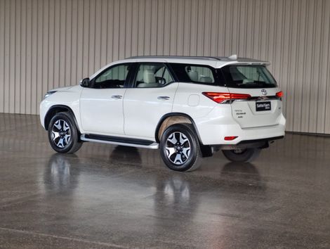 Toyota Hilux SW4 SRX Diamo. 4x4 2.8 TB Die Aut.