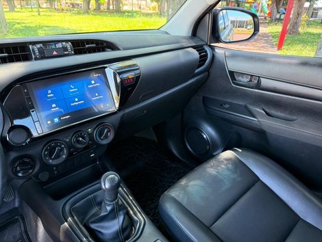 Toyota Hilux CD 4x4 2.8 Diesel Mec.