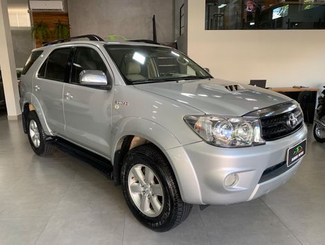 Toyota Hilux SW4 SRV D4-D 4x4 3.0 TDI Dies. Aut