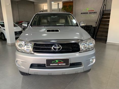 Toyota Hilux SW4 SRV D4-D 4x4 3.0 TDI Dies. Aut