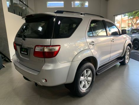 Toyota Hilux SW4 SRV D4-D 4x4 3.0 TDI Dies. Aut