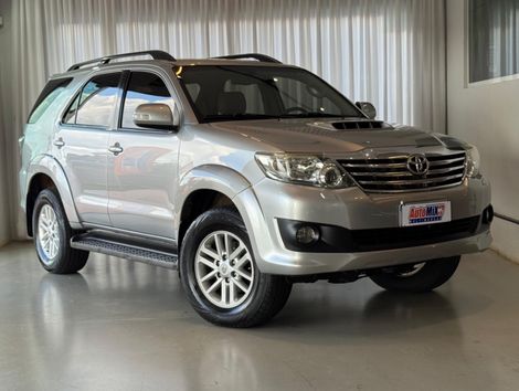 Toyota Hilux SW4 SRV D4-D 4x4 3.0 TDI Dies. Aut