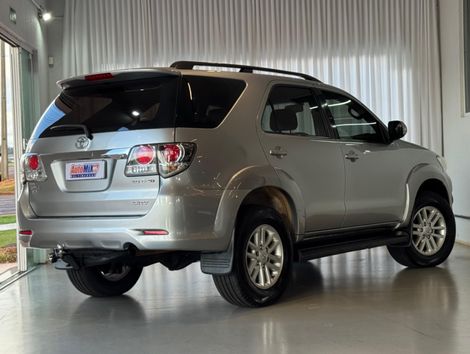 Toyota Hilux SW4 SRV D4-D 4x4 3.0 TDI Dies. Aut