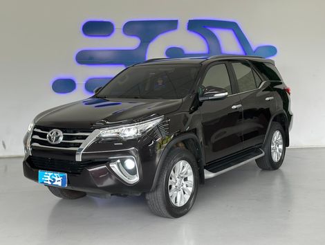 Toyota Hilux SW4 SRX 4x4 2.8 TDI 16V Dies. Aut.