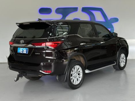 Toyota Hilux SW4 SRX 4x4 2.8 TDI 16V Dies. Aut.