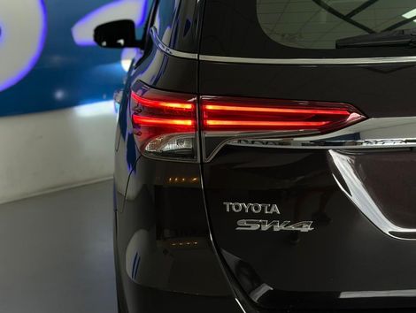 Toyota Hilux SW4 SRX 4x4 2.8 TDI 16V Dies. Aut.