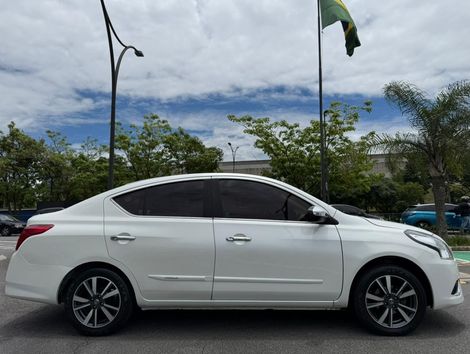 Nissan VERSA SL 1.6 16V FlexStart 4p Aut.
