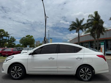 Nissan VERSA SL 1.6 16V FlexStart 4p Aut.