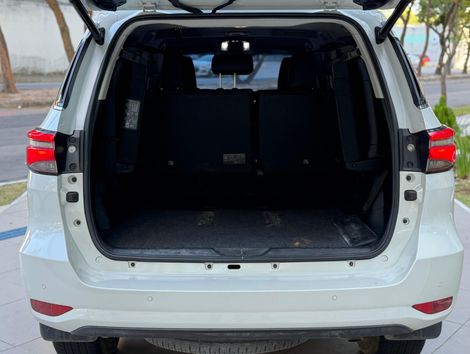 Toyota Hilux SW4 SRX 4x4 2.8 TDI 16V Dies. Aut.