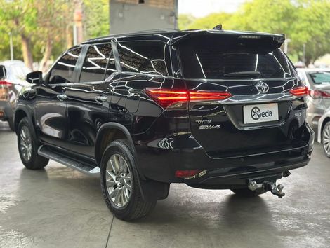 Toyota Hilux SW4 SRX 4x4 2.8 TDI 16V Dies. Aut.