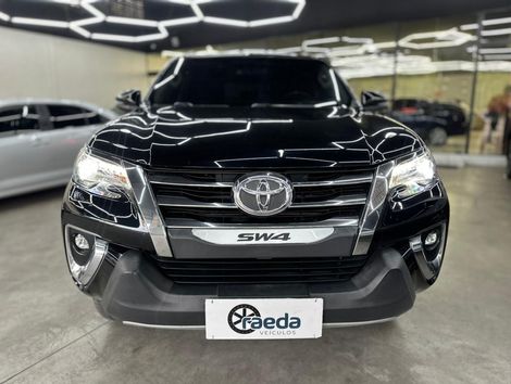 Toyota Hilux SW4 SRX 4x4 2.8 TDI 16V Dies. Aut.