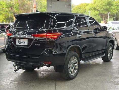 Toyota Hilux SW4 SRX 4x4 2.8 TDI 16V Dies. Aut.