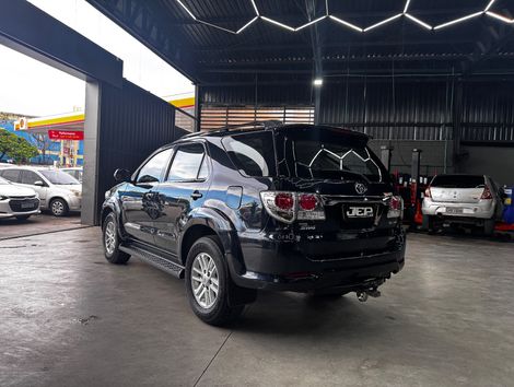 Toyota Hilux SW4 SRV D4-D 4x4 3.0 TDI Dies. Aut