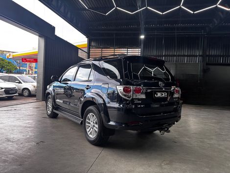 Toyota Hilux SW4 SRV D4-D 4x4 3.0 TDI Dies. Aut