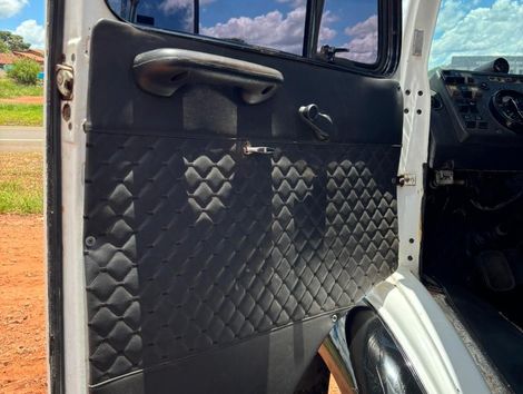 MERCEDES-BENZ L-2216 3-Eixos 2p (diesel)