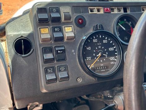 MERCEDES-BENZ L-2216 3-Eixos 2p (diesel)