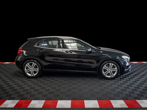Mercedes GLA 250 Vision 2.0 TB 16V 211cv Aut.