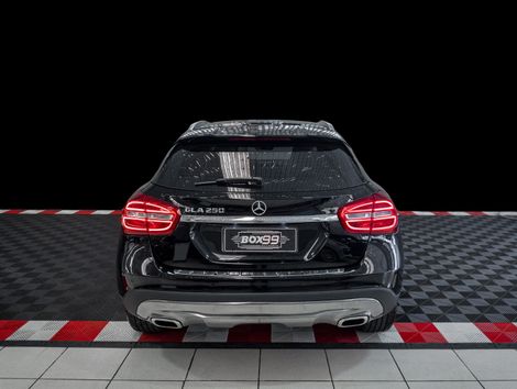 Mercedes GLA 250 Vision 2.0 TB 16V 211cv Aut.