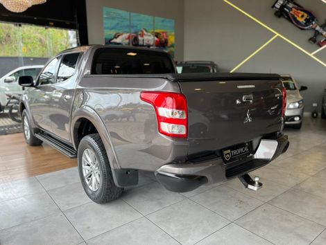 Mitsubishi L200 Triton Sport HPE-S 2.4 CD Dies. Aut