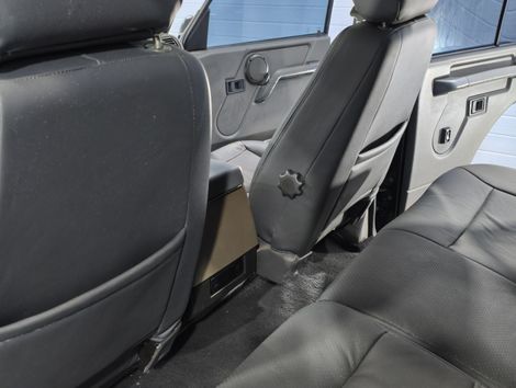 Land Rover Discovery ES 3.9 V8