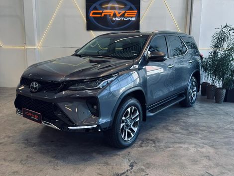 Toyota Hilux SW4 SRX Plat. 4x4 2.8 TB Die. Aut.