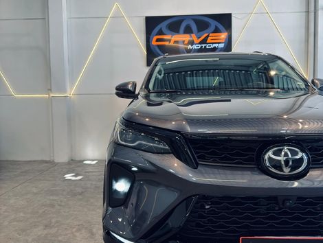 Toyota Hilux SW4 SRX Plat. 4x4 2.8 TB Die. Aut.