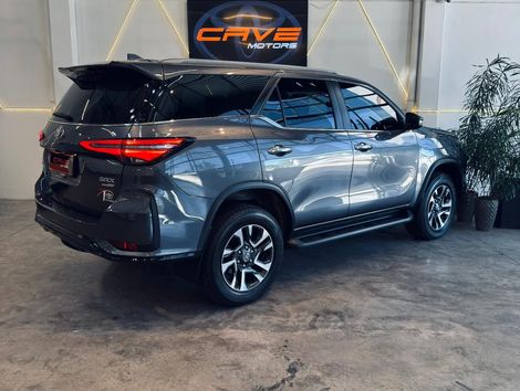 Toyota Hilux SW4 SRX Plat. 4x4 2.8 TB Die. Aut.