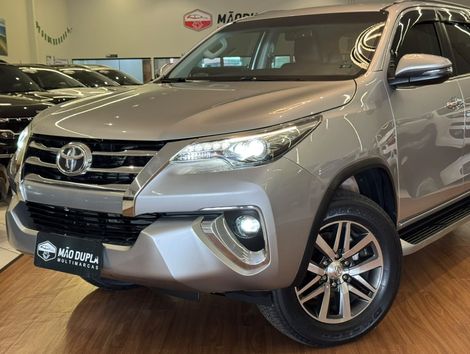 Toyota Hilux SW4 SRX 4x4 2.8 TDI 16V Dies. Aut.