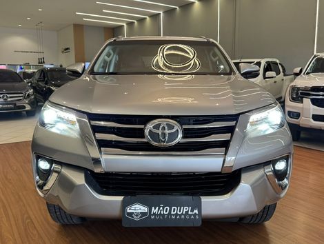 Toyota Hilux SW4 SRX 4x4 2.8 TDI 16V Dies. Aut.