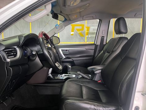 Toyota Hilux SW4 SR 4x2 2.7/ 2.7 Flex 16V Aut.