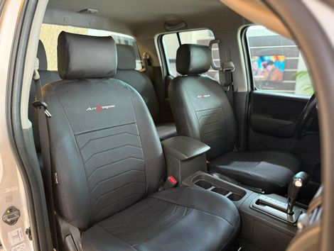 Nissan Frontier SV AT. CD 4x4 2.5 TB Dies. Aut.