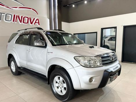 Toyota Hilux SW4 SRV D4-D 4x4 3.0 TDI Dies. Aut