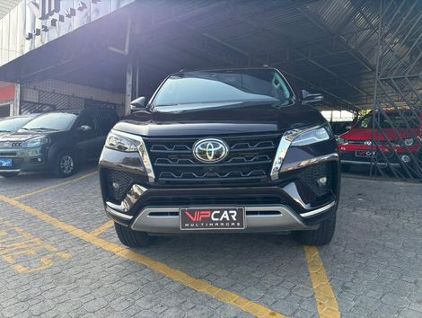 Toyota Hilux SW4 SRX 4x4 2.8 TDI 16V Dies. Aut.